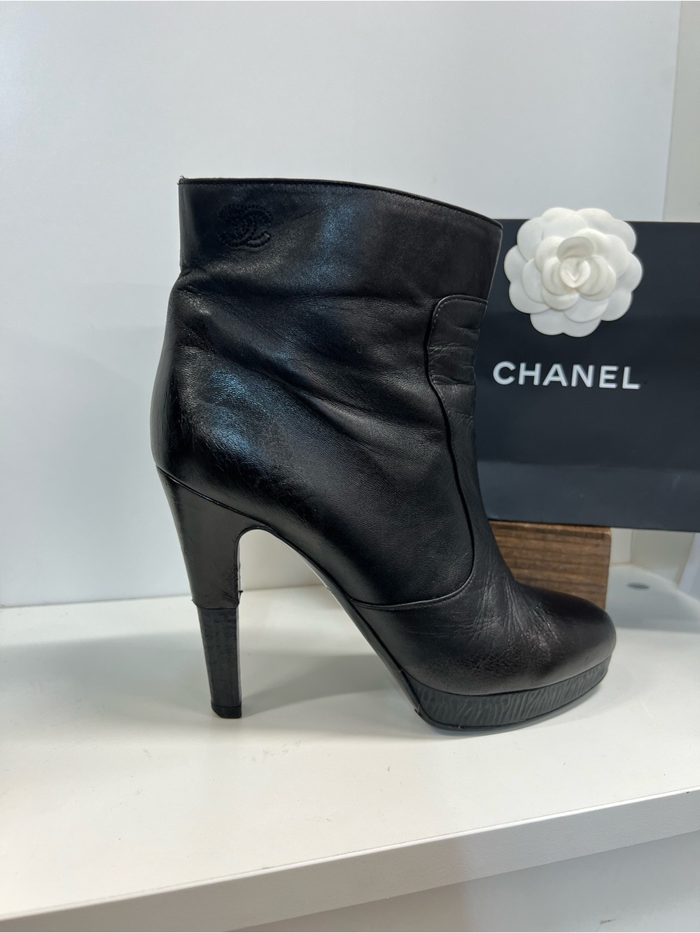 🔥🔥 Chanel Leather High-Heel Boots/COA size 39 fit an 8 MOTHERS DAY PRICE 1 DAY - Picture 4 of 14